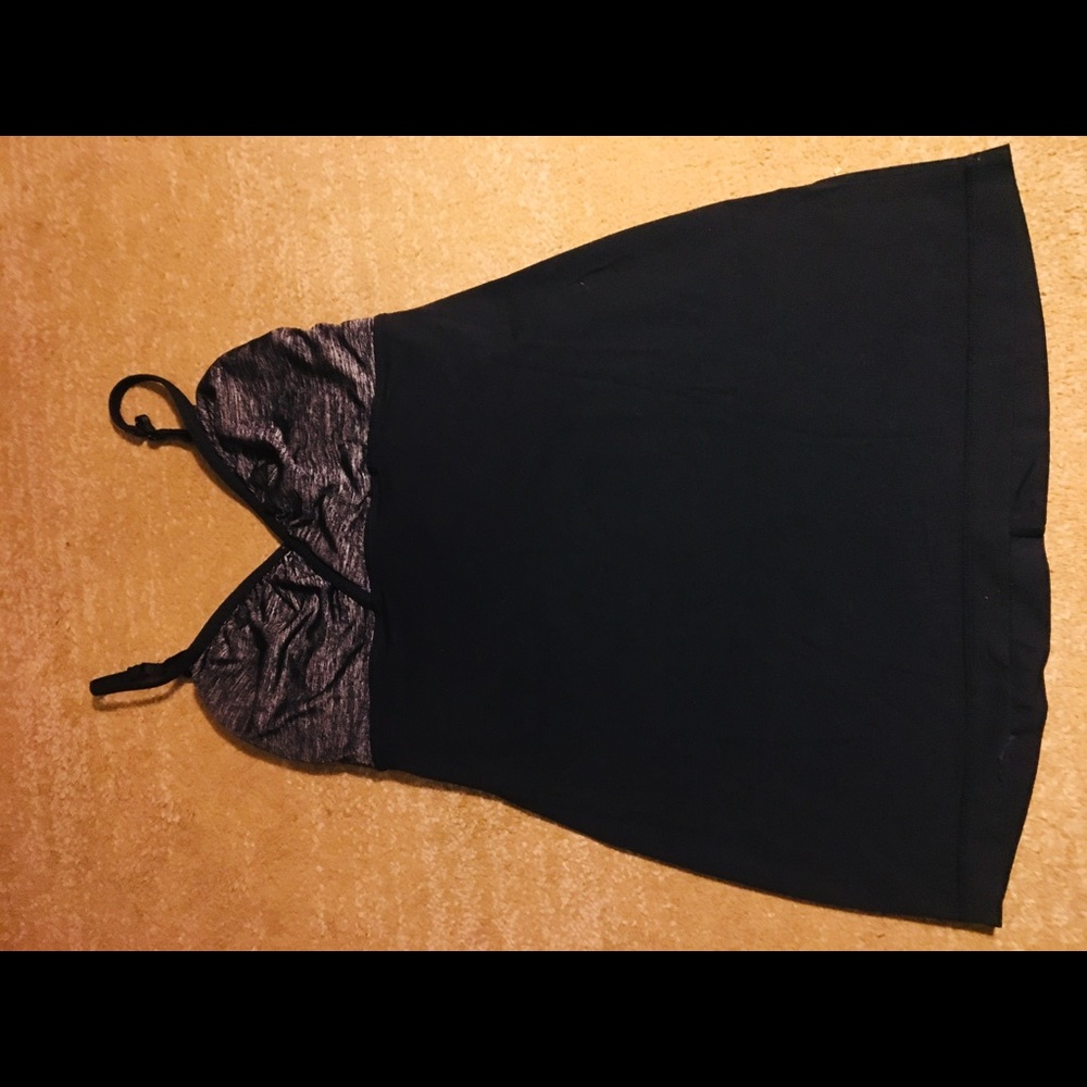 Lululemon adorable tank w/built in bra